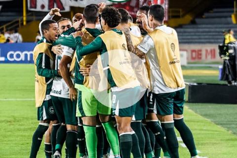 (VIDEO) Goiás ganó en Colombia y acabó líder del Grupo G