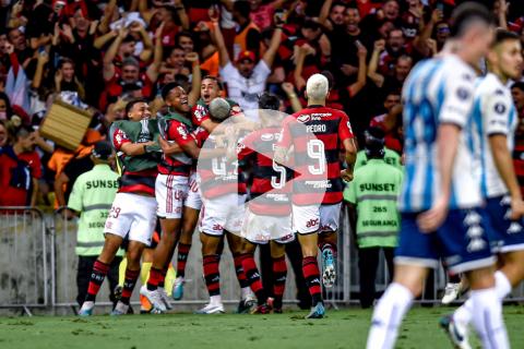 (VIDEO) Flamengo venció al Racing y quedó a un paso de octavos