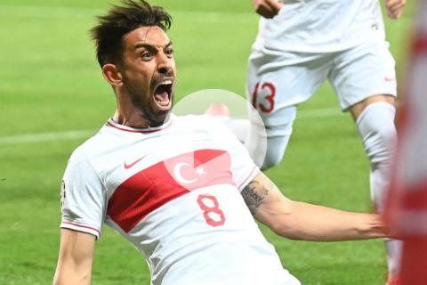 (VIDEO) Dinamarca y Turquía ganaron con susto en Europa
