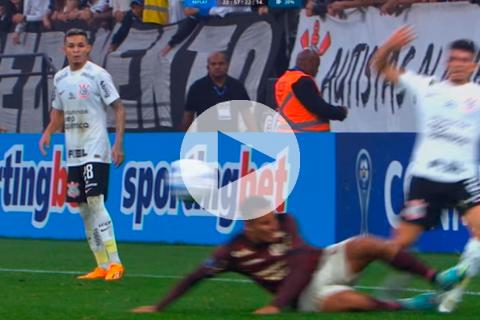 (VIDEO) Conoce qué dijo el VAR en la expulsión de Alex Valera
