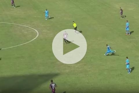 (VIDEO) Andy Polar estuvo cerca de marcar un golazo desde su propio campo