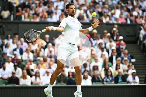 (VIDEO) Djokovic debutó con cómodo triunfo en Wimbledon