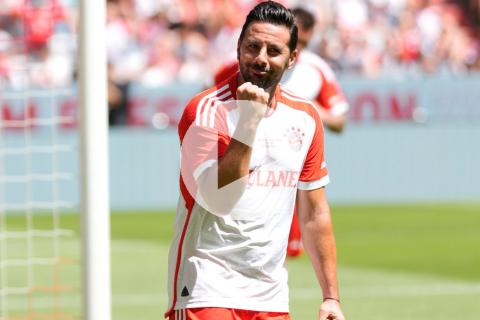 (VIDEO) Pizarro anotó en "la revancha de las leyendas de Wembley"