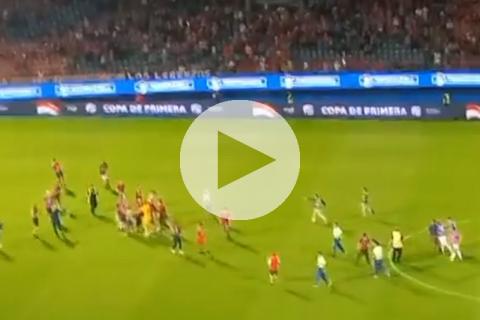(VIDEO) Cerro Porteño volvió a caer e "hinchas" invadieron el campo