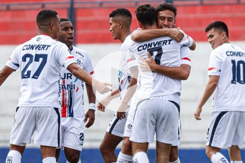 (VIDEO) San Martín goleó al Pirata FC y se afianzó en zona de play-off