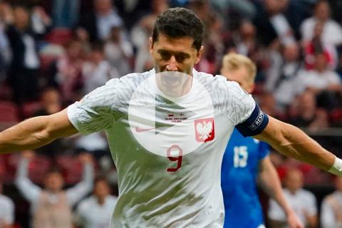 (VIDEO) Lewandowski salva a Polonia con un doblete frente a Islas Feroe