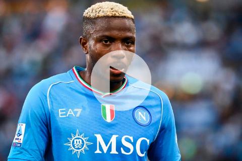(VIDEO) Victor Osimhen podría demandar al Napoli por un Tiktok