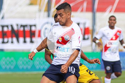 Pérez García: “Municipal muy pronto va a volver a primera porque es un club grande”