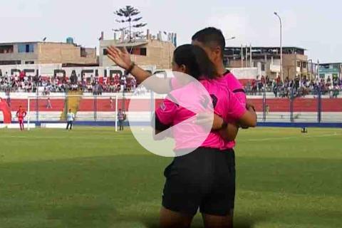 (VIDEO) Joel Alarcón y su gesto con Melany Bermejo que se retira del arbitraje
