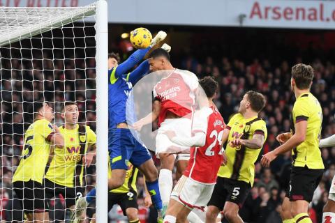(VIDEO) Arsenal triunfó ante Burnley y se puso colíder de la Premier
