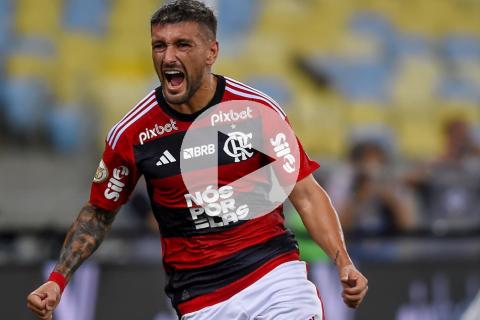 (VIDEO) Flamengo goleó al Palmeiras y puso emoción al Brasileirao