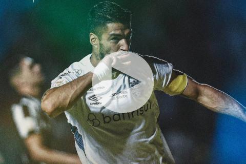(VIDEO) Suárez anotó hat-trick ante Botafogo y el Brasileirao quedó al rojo vivo