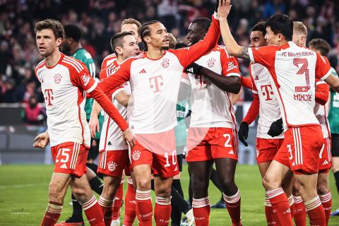 (VIDEO) Bayern Múnich goleó al Stuttgart y sigue mirando de cerca la cima