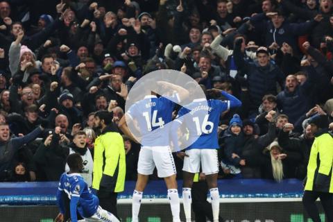 (VIDEO) Everton goleó al Newcastle y salió de zona de descenso