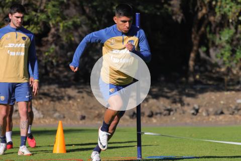 (VIDEO) Quispe entrenó por primera vez con los Pumas y compartió momentos con los aficionados
