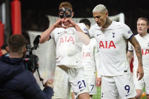 (VIDEO) Tottenham triunfó a domicilio ante Nottingham Forest