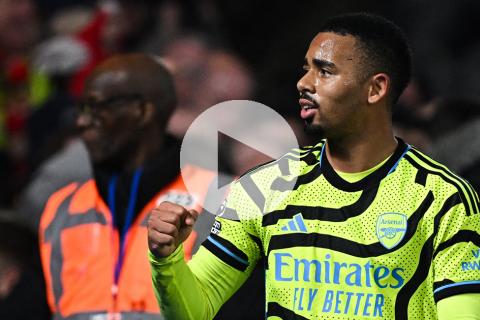 (VIDEO) Arsenal venció a Nottingham Forest y sigue cerca a la cima de la Premier League