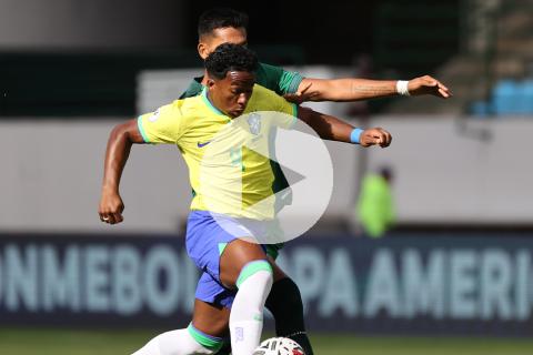 (VIDEO) Brasil arrancó el Preolímpico venciendo a Bolivia