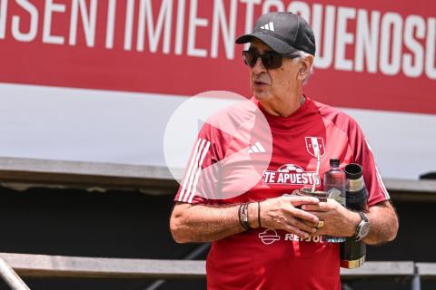 (VIDEO) Fossati: "A mí no me cambia nada que Cueva esté en una pichanga o en la playa"