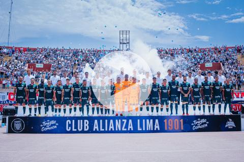 (VIDEO) ¡No hay primera sin segunda! Alianza Lima presentó plantel 2024 en Trujillo
