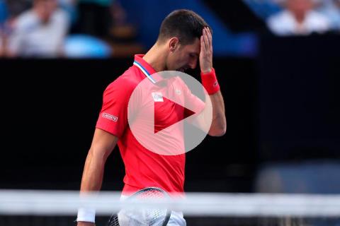 (VIDEO) Djokovic cayó ante De Miñaur y mostró molestias en la muñeca derecha