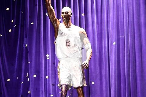 (VIDEO) Los Angeles Lakers develaron estatua de Kobe Bryant en su estadio