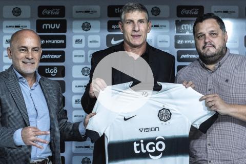 Martín Palermo fue presentado como nuevo entrenador de Olimpia