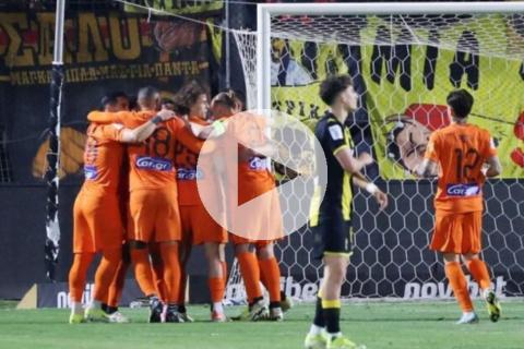 (VIDEO) AEK, de Callens, perdió el primer lugar del fútbol griego