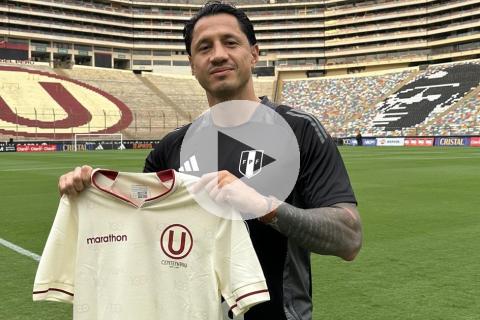 (VIDEO) Lapadula posó con camiseta de Universitario