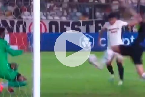 (VIDEO) El VAR anuló el primer tanto de Universitario en la Copa Libertadores