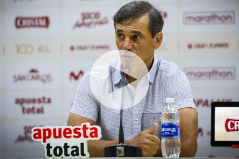 Bustos: "En el segundo tiempo arrancamos muy mal, desconcentrados"