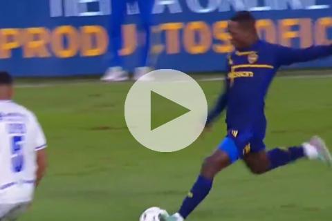 (VIDEO) Advíncula dio gran asistencia para el golazo de Cavani frente a Godoy Cruz