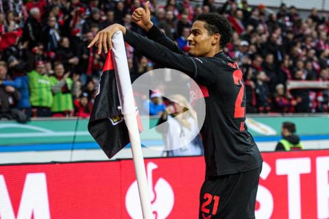 (VIDEO) Imbatible: Leverkusen goleó y ya está en la final de la Copa alemana