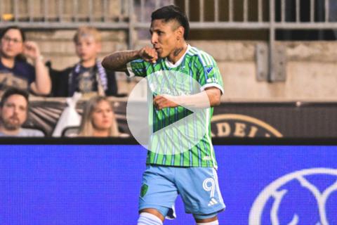 (VIDEO) Sigue en racha: Ruidíaz anotó golazo de media cancha frente a Philadelphia