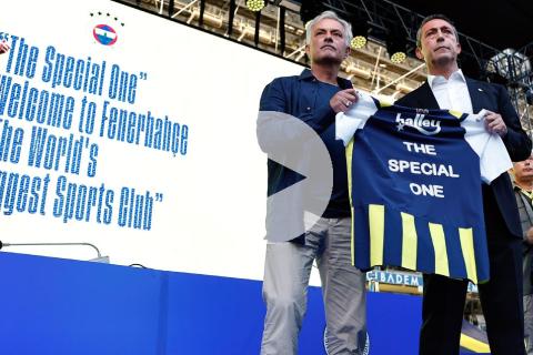 (VIDEO) Mourinho fue presentado en Fenerbahce a estadio lleno