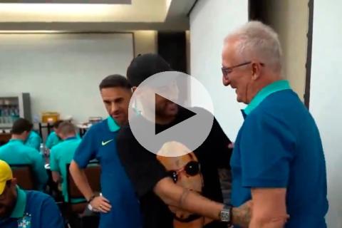 (VIDEO) ¡Gran apoyo! Neymar visitó el hotel de concentración de Brasil