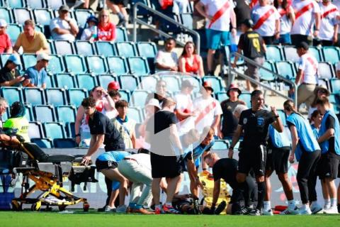 (VIDEO) Juez de línea se desvaneció durante partido de Perú