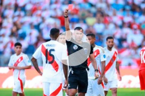 (VIDEO) Araujo vio la roja por fuerte entrada ante canadiense