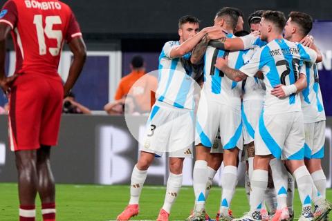 🔴#ENVIVO Argentina vence 2-0 a Canadá en la semifinal de la Copa América