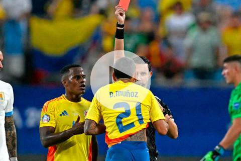 (VIDEO) Perdió la cabeza: Muñoz dejó con uno menos a Colombia por agresión