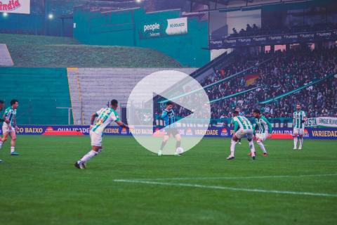 (VIDEO) Gremio fue goleado y se mantiene en zona de descenso en el Brasileirao