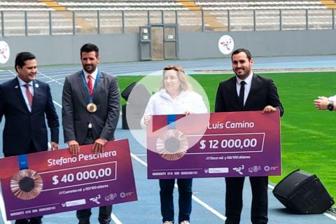 ¡Justo y merecido! Stefano Peschiera y entrenador recibieron premio económico por lograr medalla en París 2024