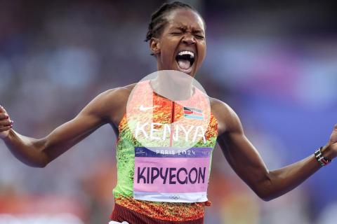 (VIDEO) Keniana Kipyegon se coronó tricampeona olímpico en 1500 metros e impuso nuevo récord
