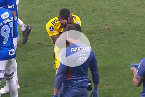 (VIDEO) ¡A los segundos! Advíncula vio la roja en el inicio del choque ante Cruzeiro