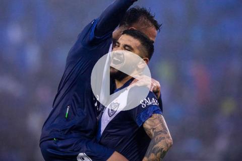 (VIDEO) Vélez goleó a Independiente Rivadavia y sigue mandando en la liga argentina