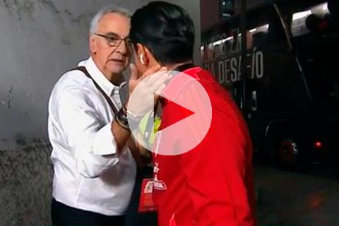 Jorge Fossati saludó a cada jugador a su llegada al Nacional