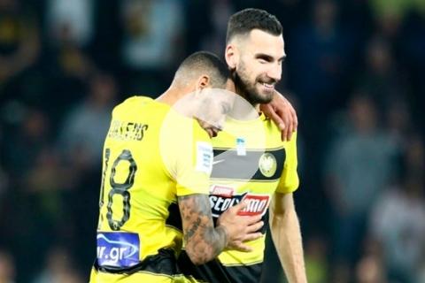 (VIDEO) VAR anuló gol de Callens en triunfo del AEK en Superliga griega