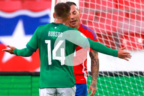 (VIDEO) ¿Y el Fair Play? Vargas anotó el empate de Chile a pesar de lesión de Lampe