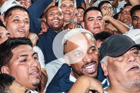 (VIDEO) Farfán presente en la tribuna sur para ver a Alianza