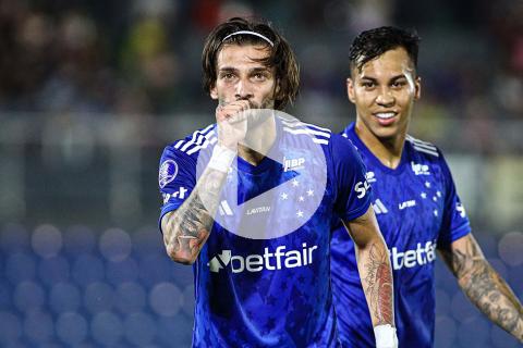 (VIDEO) Cruzeiro sacó ventaja de visita ante Libertad por la Sudamericana